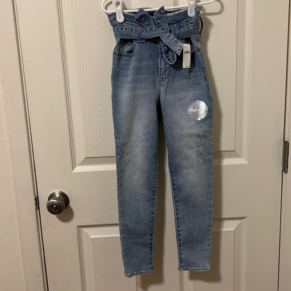 GAP Other - NWT Gap high stretch jegging ankle with removable matching belt